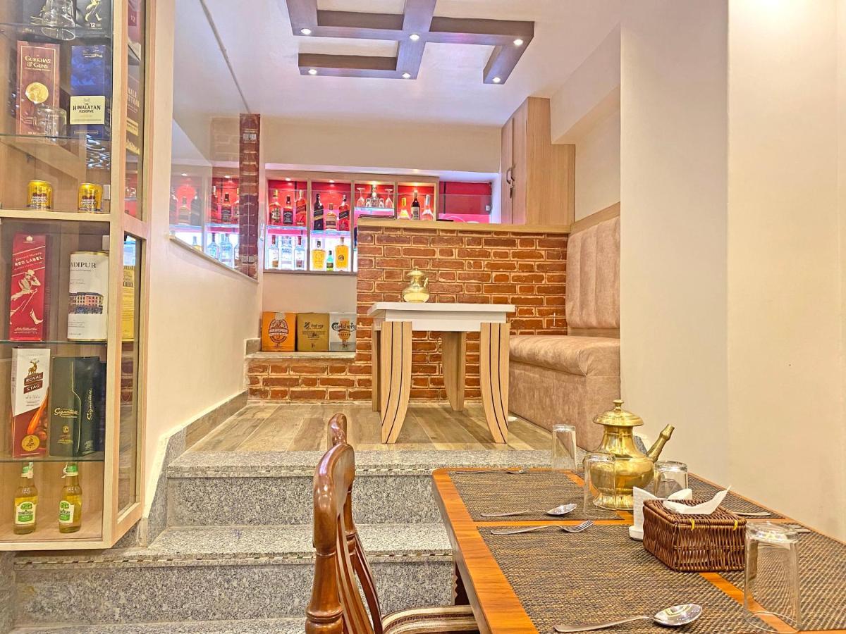 Hotel Airport Gurkha Катманду Екстер'єр фото