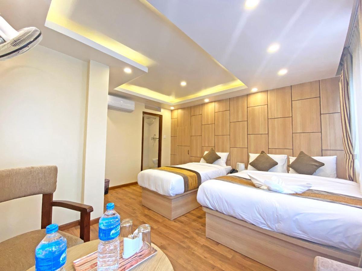 Hotel Airport Gurkha Катманду Екстер'єр фото