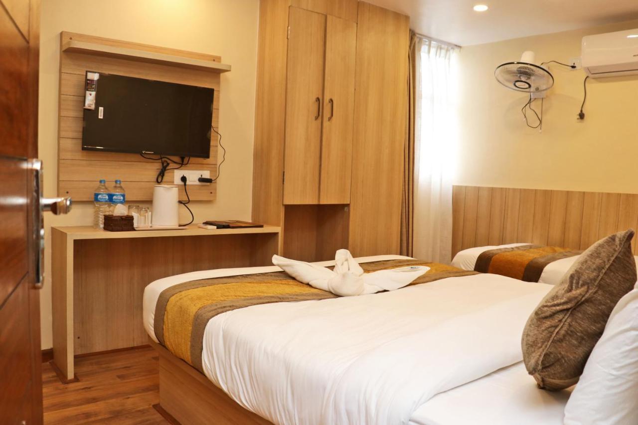 Hotel Airport Gurkha Катманду Екстер'єр фото