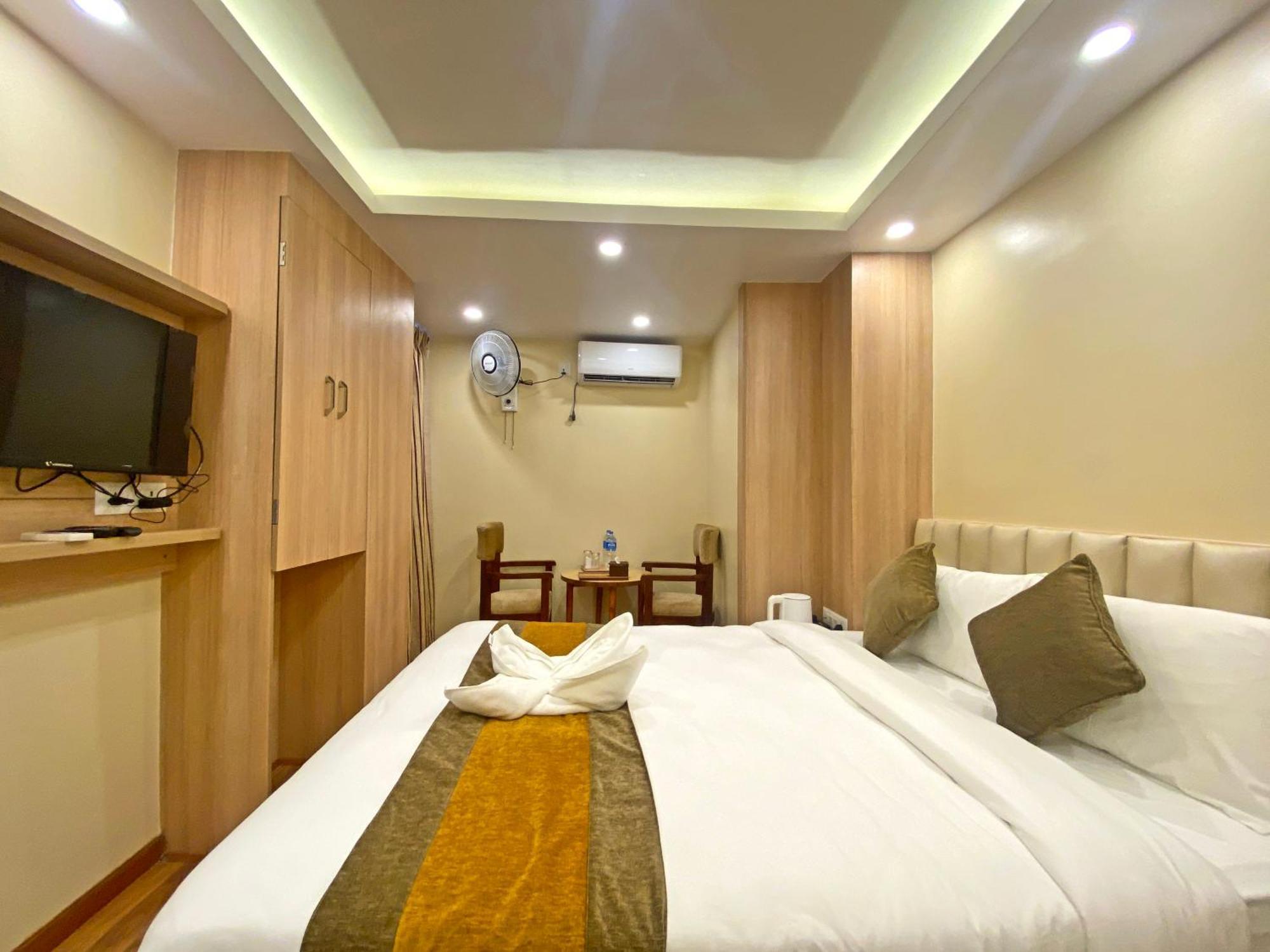 Hotel Airport Gurkha Катманду Екстер'єр фото