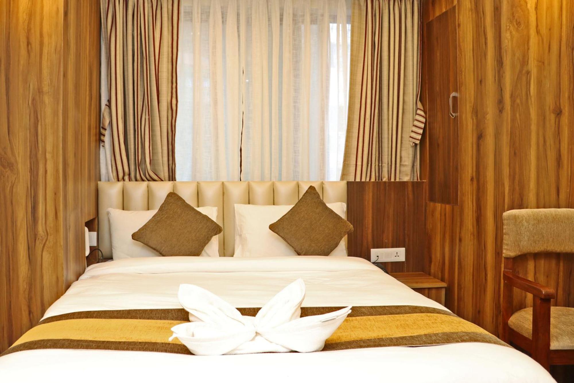 Hotel Airport Gurkha Катманду Екстер'єр фото